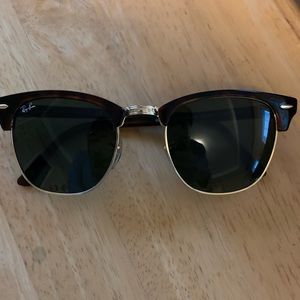 Women’s ray ban sunglasses excellent condition